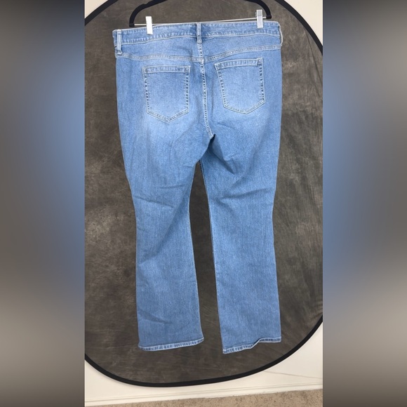 Torrid Slim Boot Jeans 20R | Light Wash White Faded Denim | High Rise 32 Inseam - Picture 3 of 6